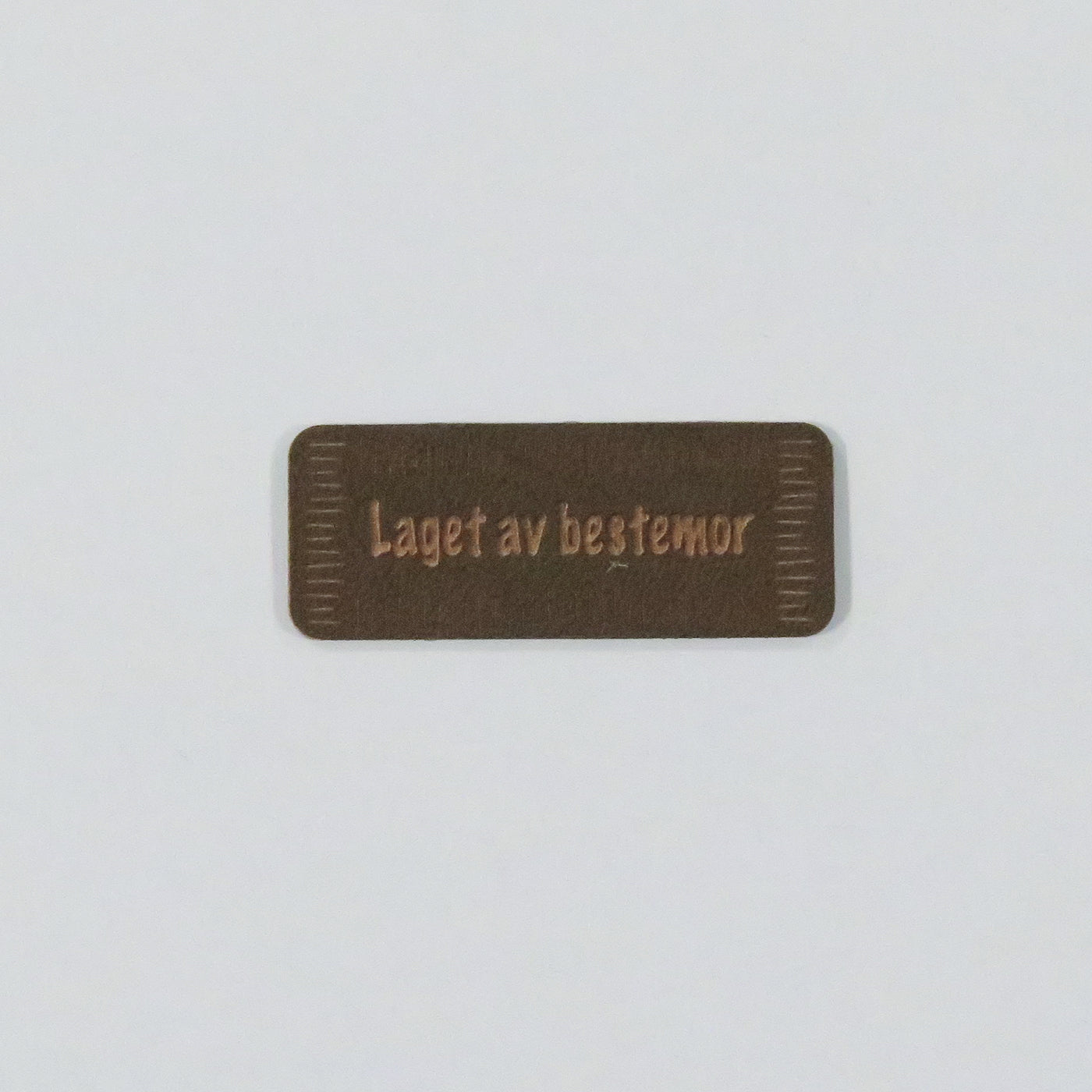 Laget av bestemor - brun