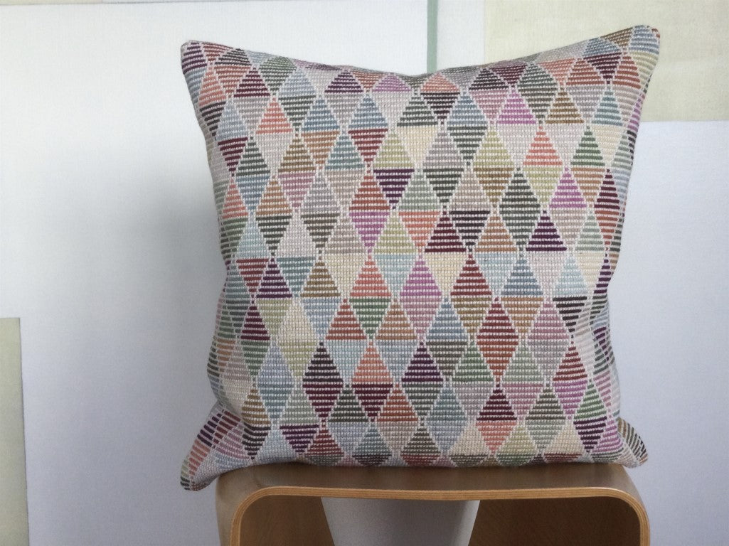Baldyre broderi  pute Remix trekanter